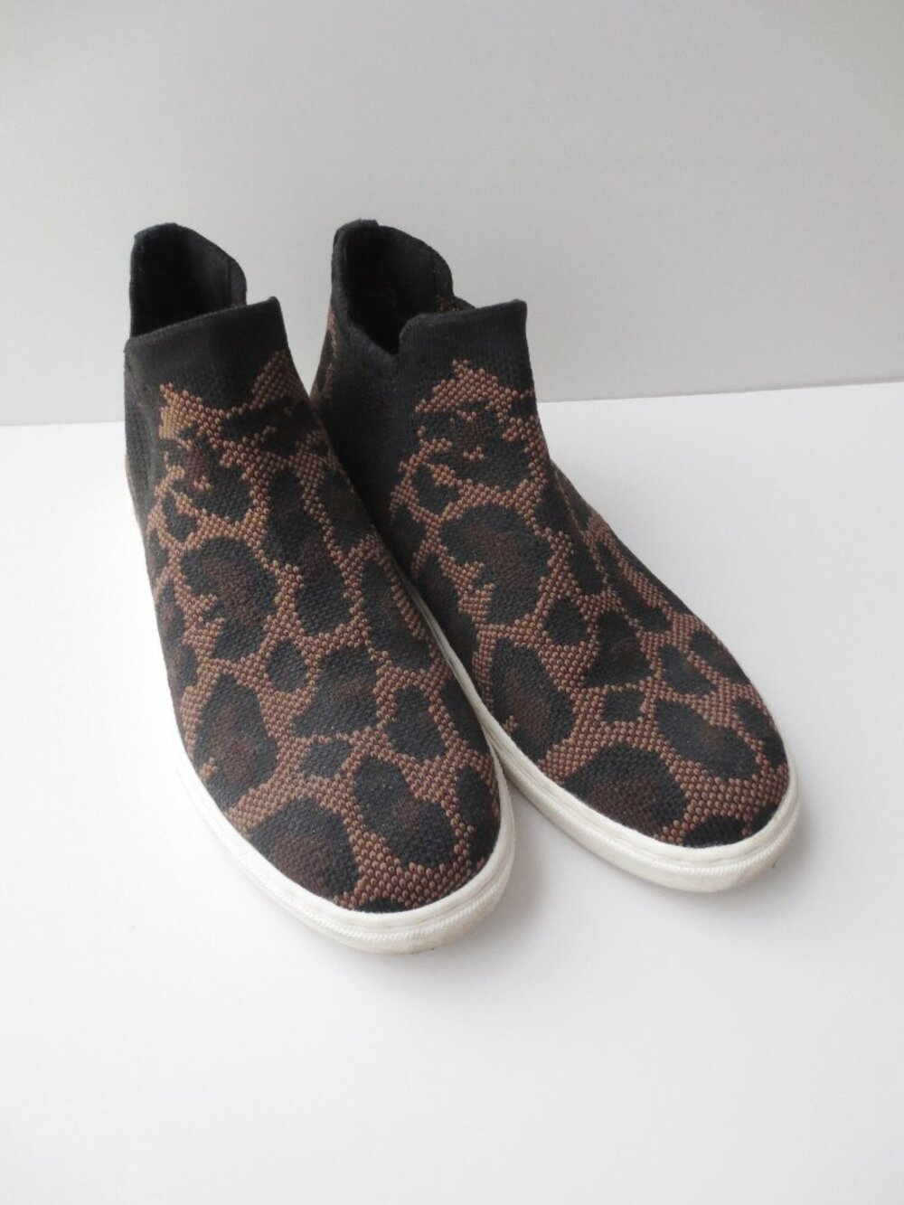 Kelly & Katie Leopard Print Brown and Black Stretch Pull On Comfort Sneakers 6.5